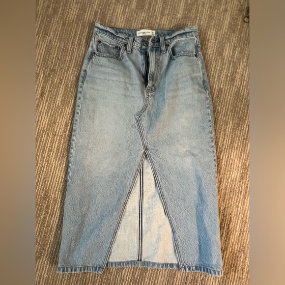 Abercrombie size 25 Jean skirt!!! - Picture 1 of 3